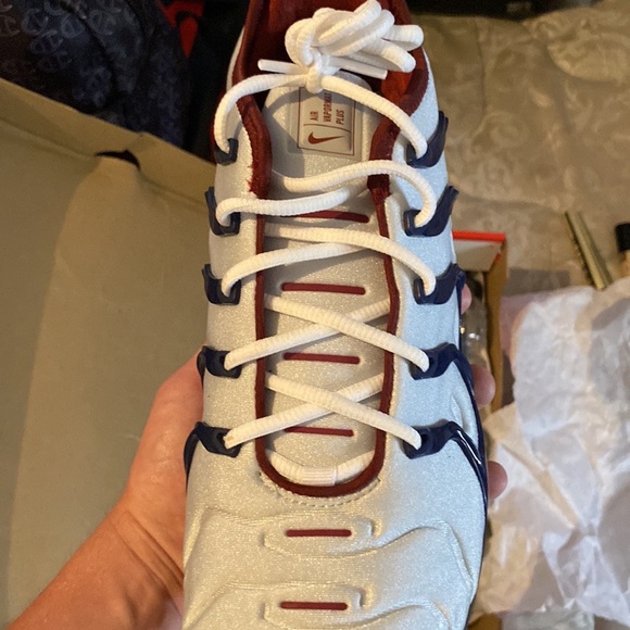 Men vapormaxes size 10.5 - Picture 3 of 6